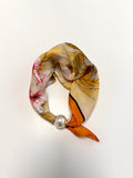 Floral Oranje Sjaaltje met Parelsluiting