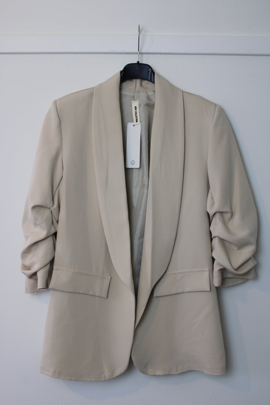 Beige Blazer Met Plooimauw