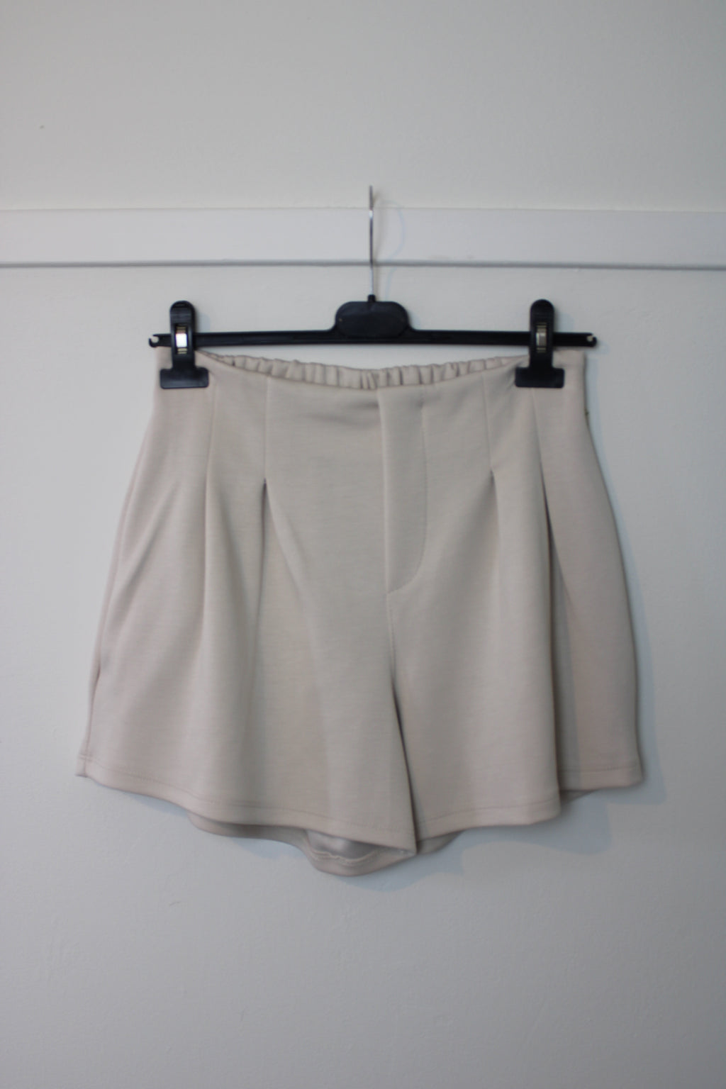 Beige skort