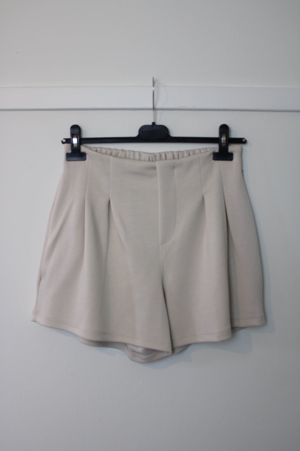 Beige skort